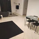 Stylish And Modern Apartment Close To The Airport